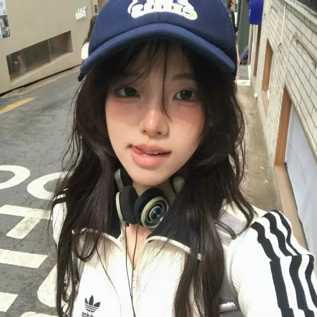 戴耳机很飒女生头像