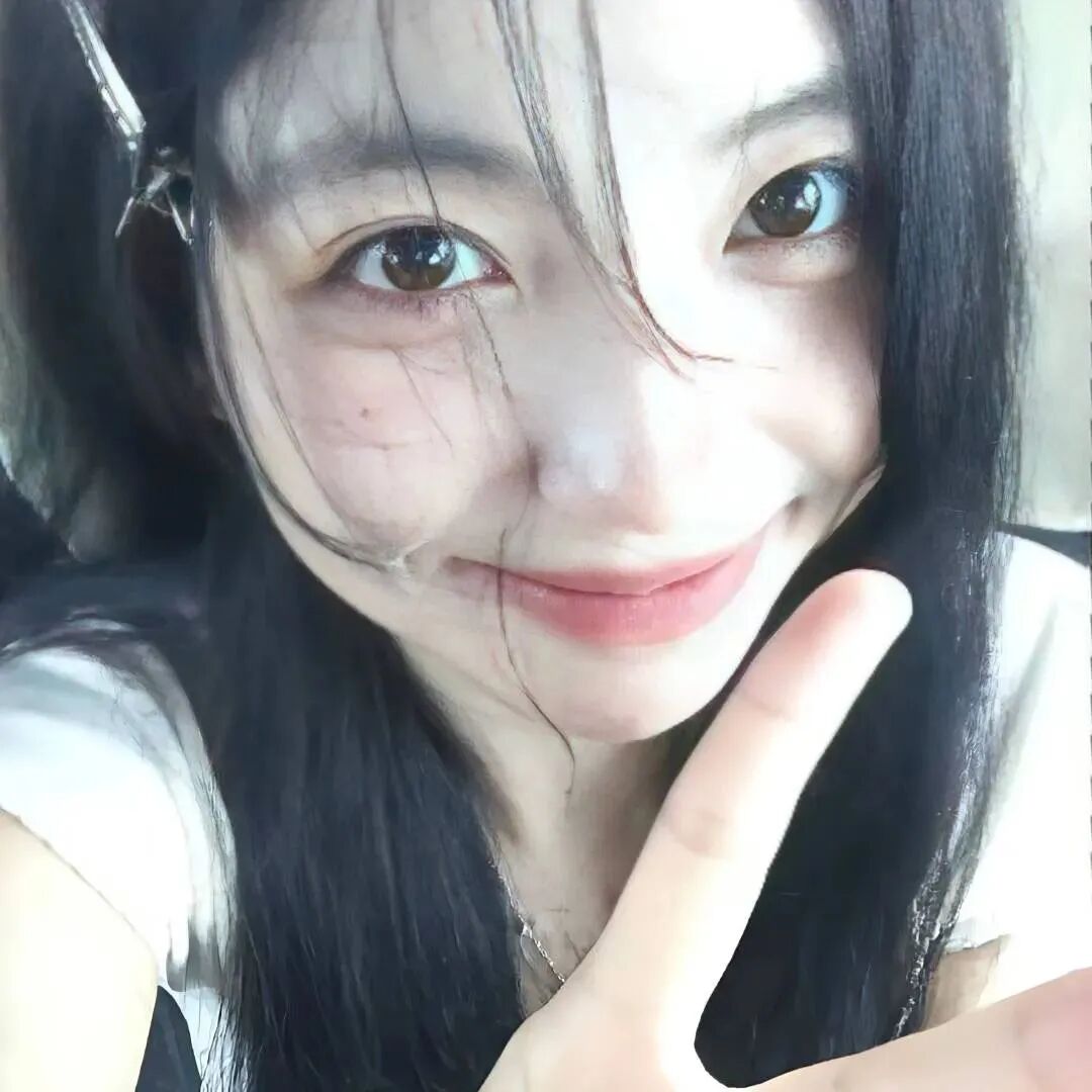 手势甜妹女生头像