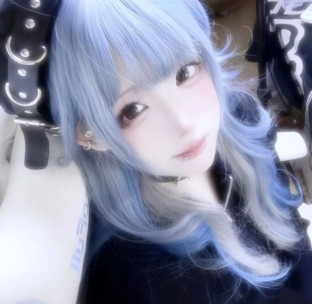 蓝色系权威女生头像