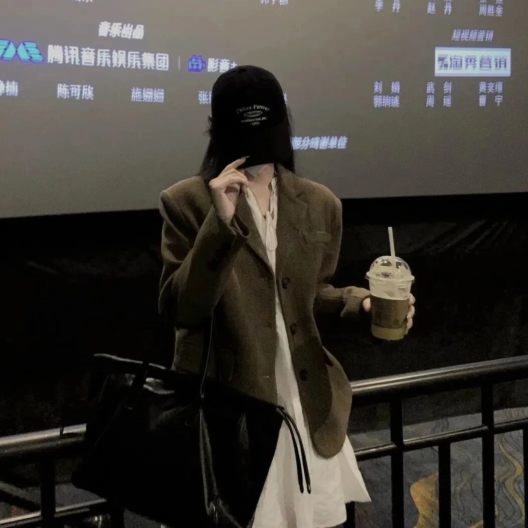 电影院氛围感不露脸女生头像