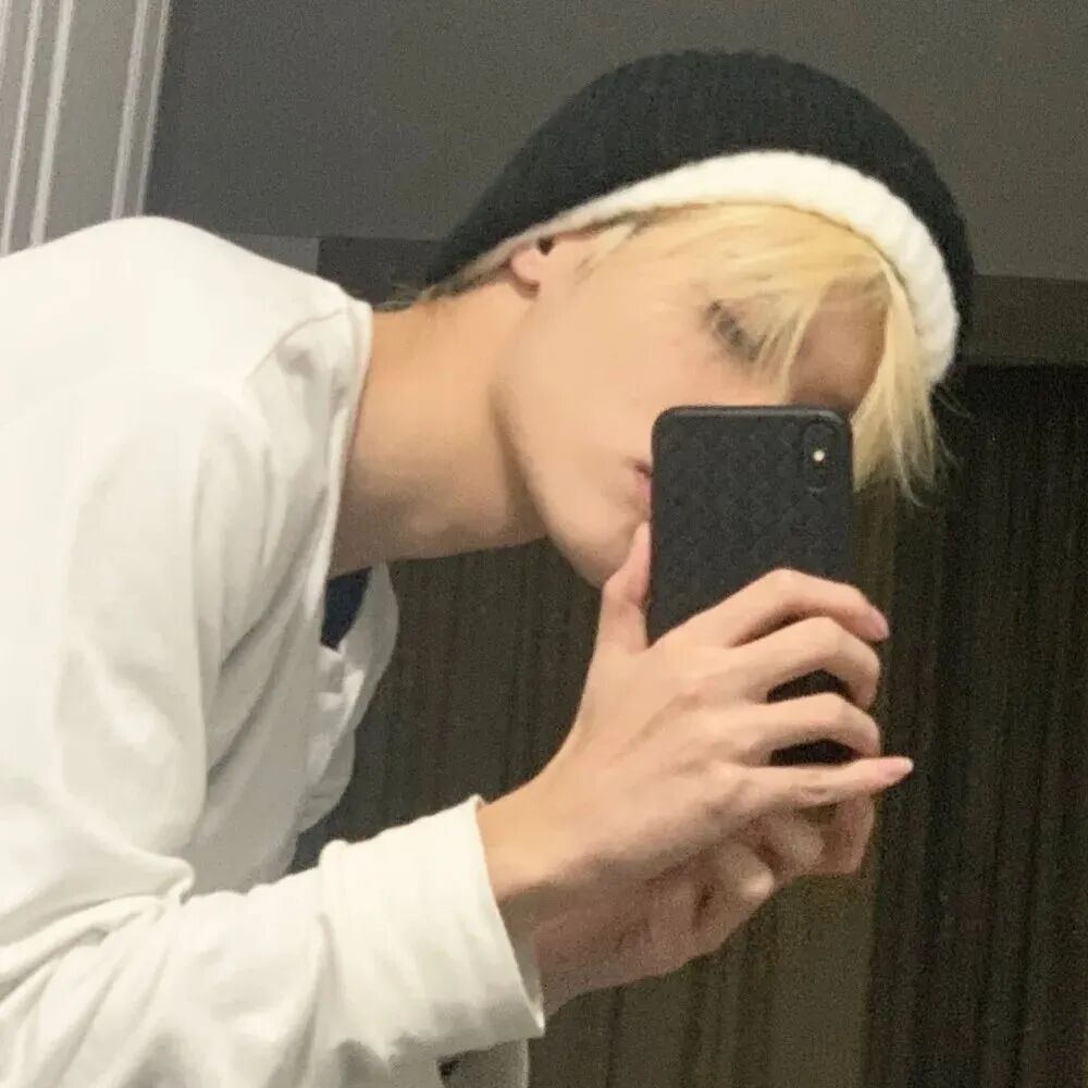 自拍手机个性男生头像