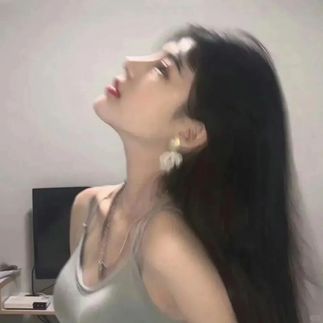 纯欲侧脸女生头像
