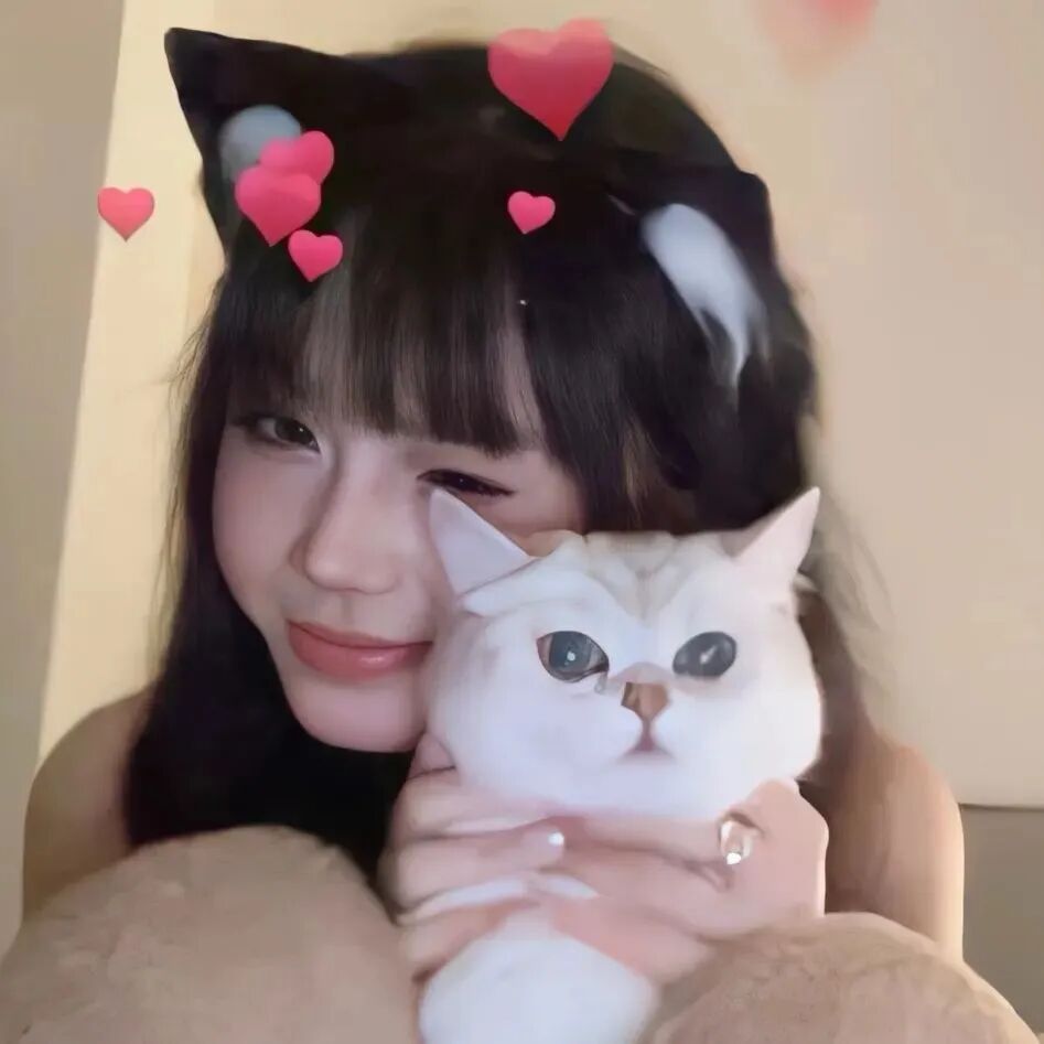 抱着猫咪甜妹女生头像