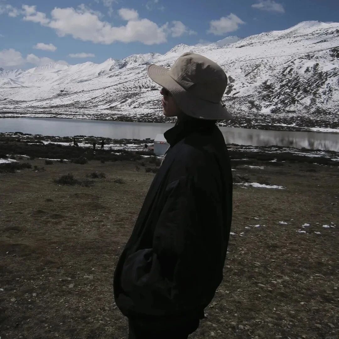 自由感不露脸男生头像