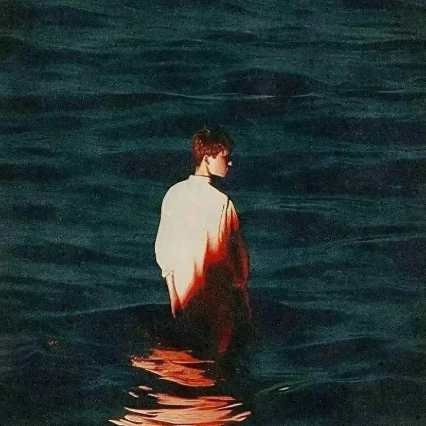 海边孤独感侧脸男生头像