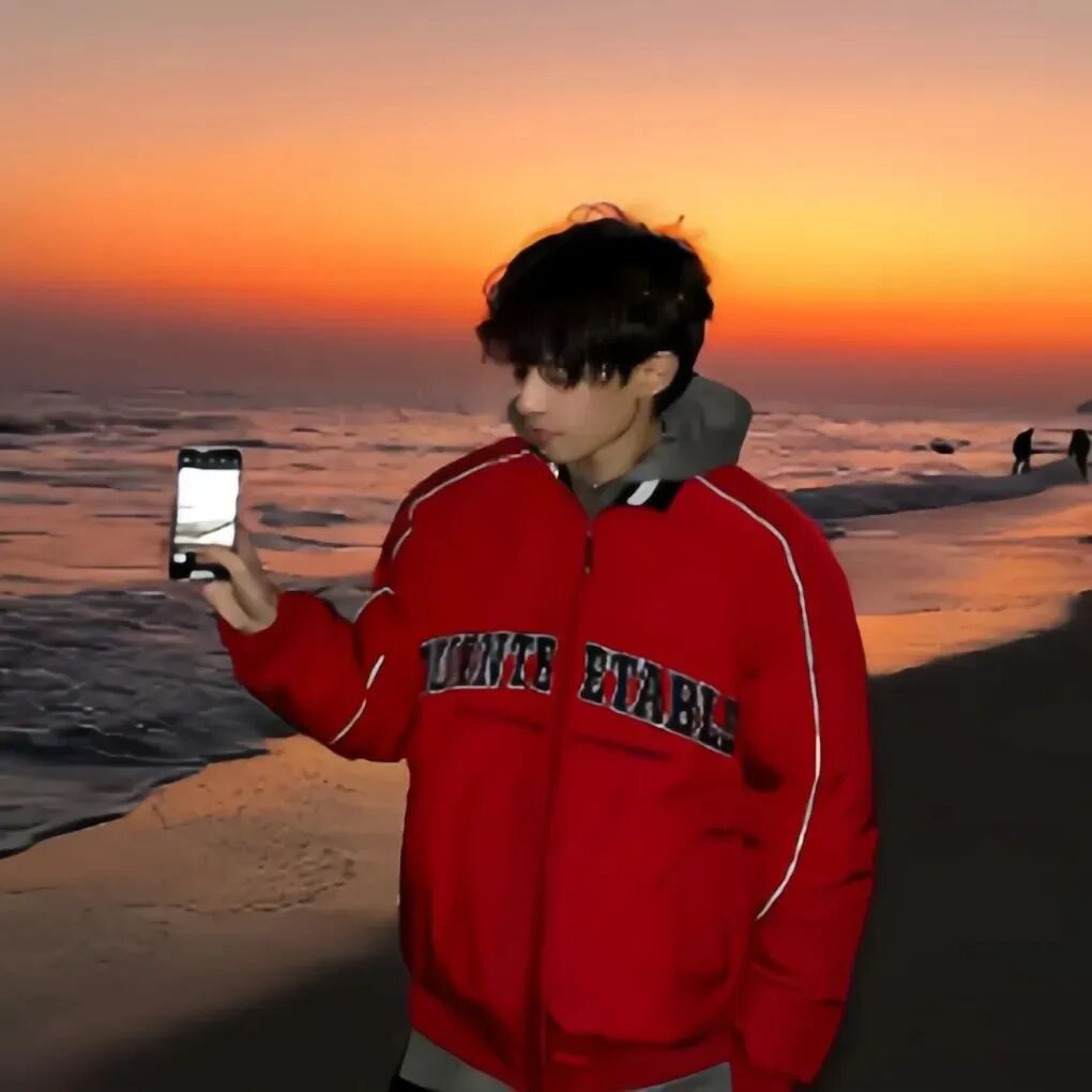 氛围感海边侧脸男生头像