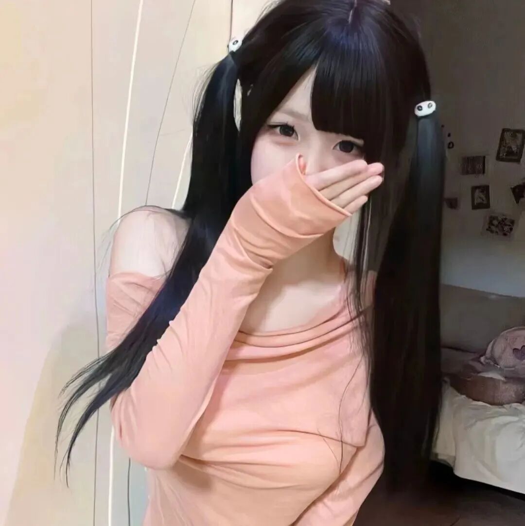 捂嘴甜妹女生头像