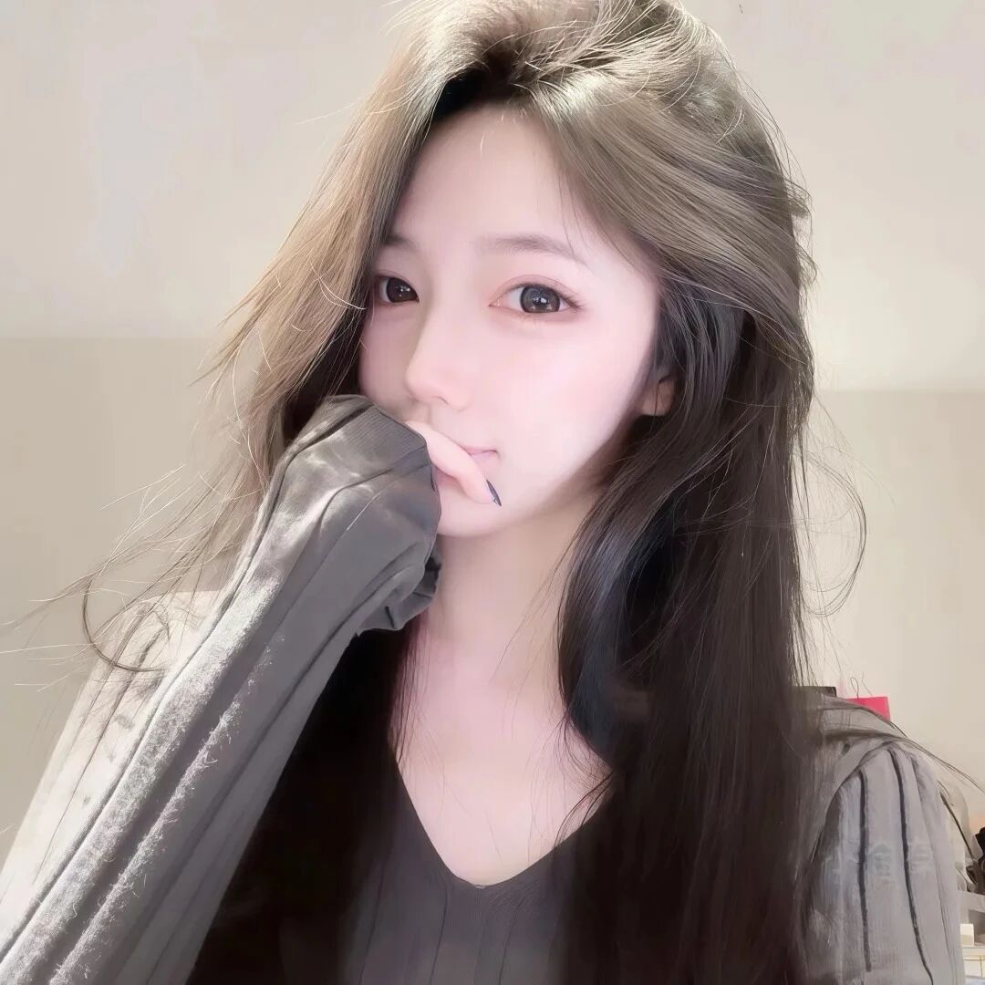 捂嘴温柔女生头像