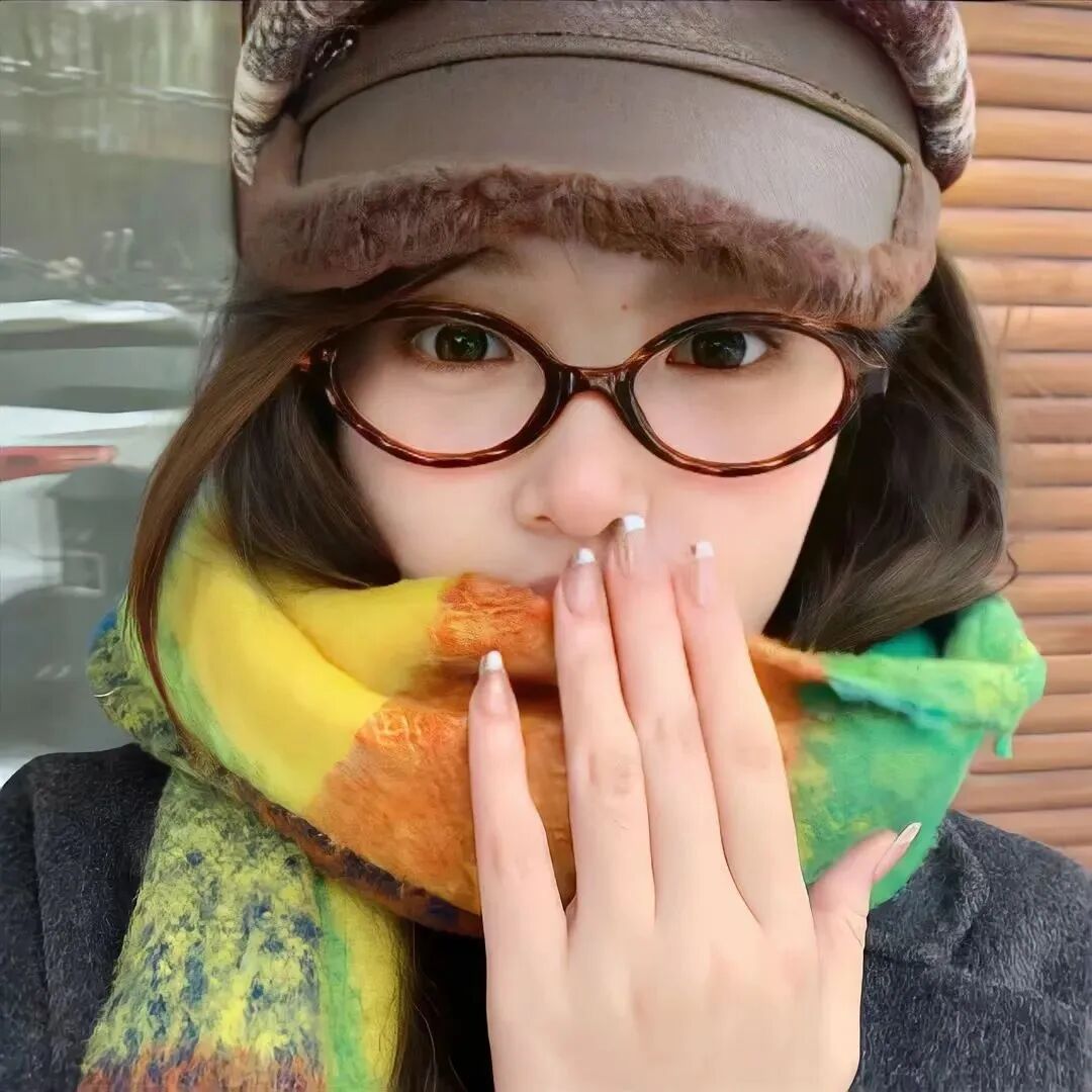 捂嘴小众女生头像