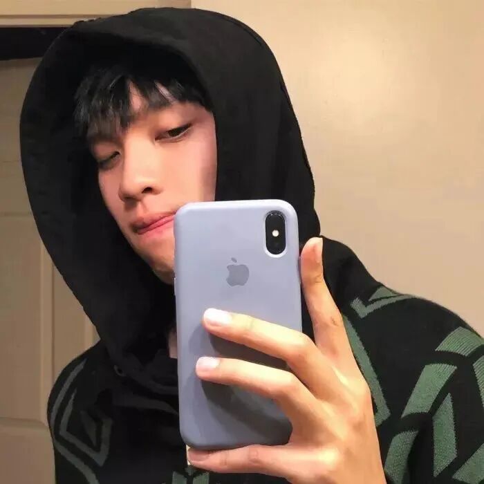 自拍手机个性男生头像