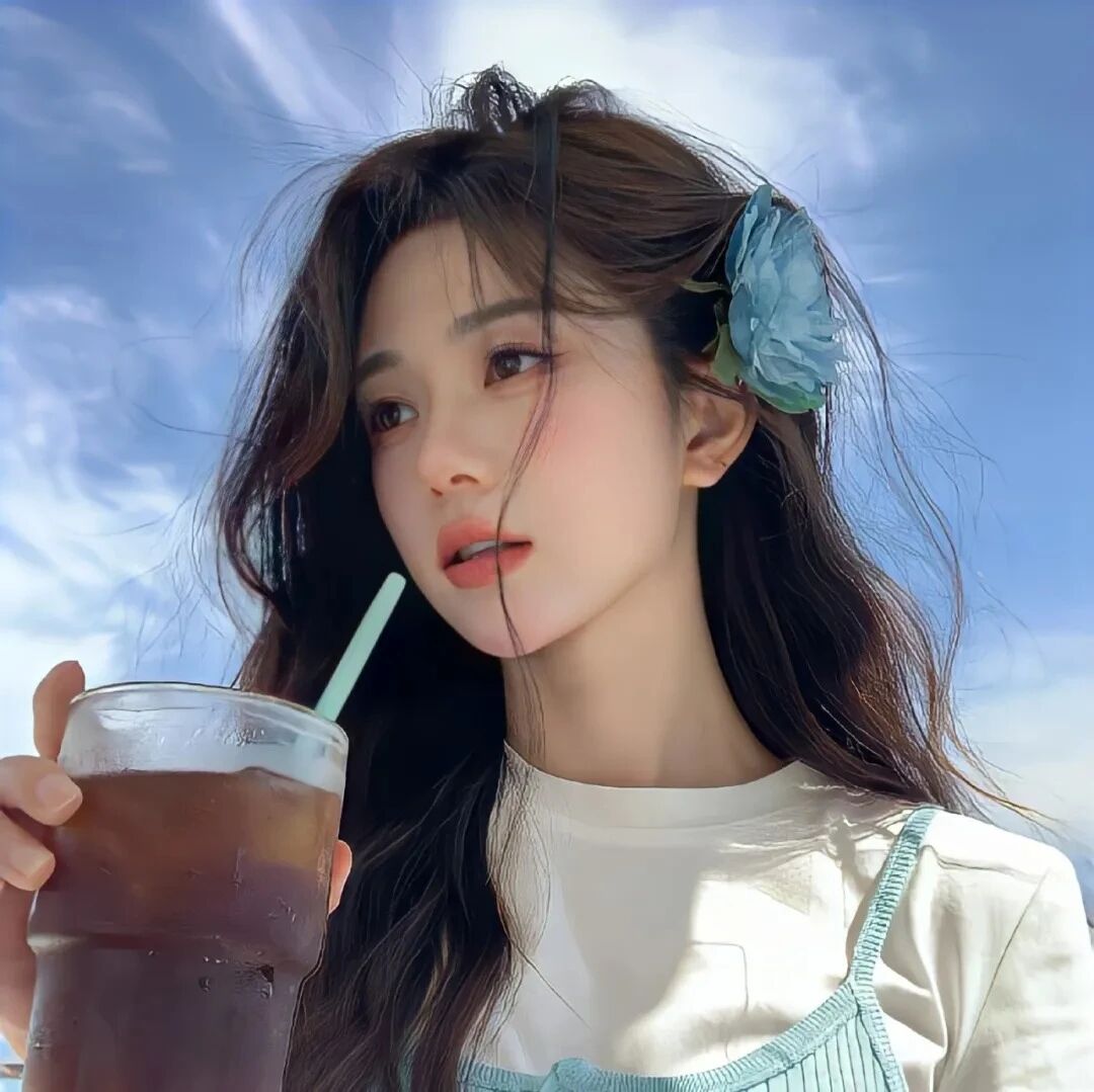 喝咖啡温柔女生头像