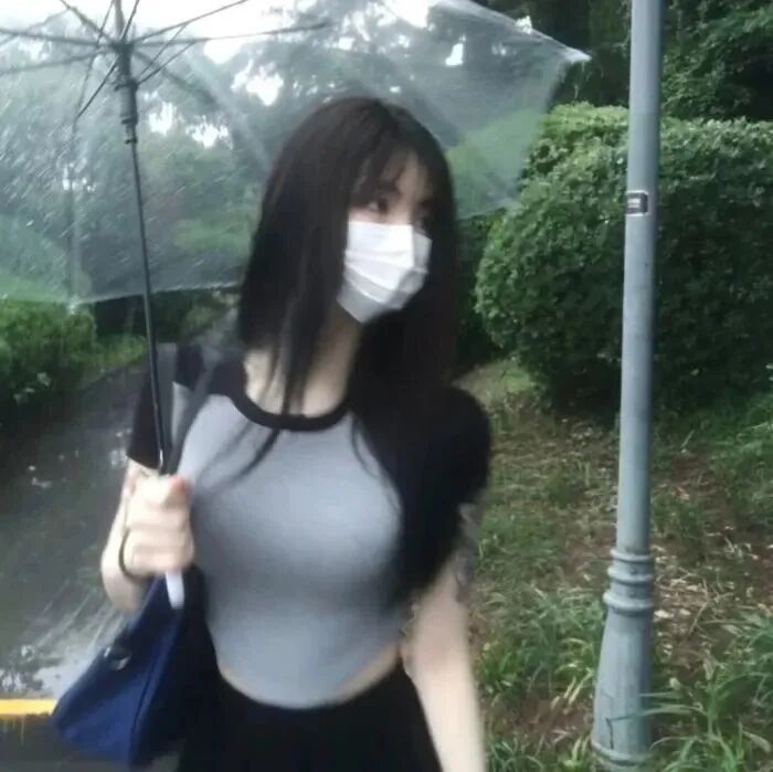 温柔撑伞不露脸女生头像