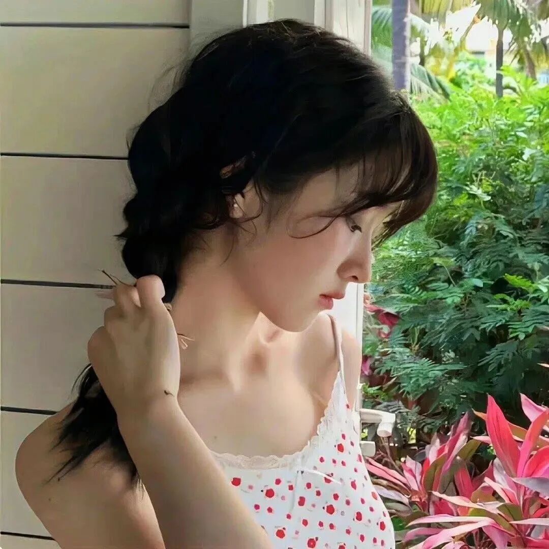 温柔侧脸女生头像