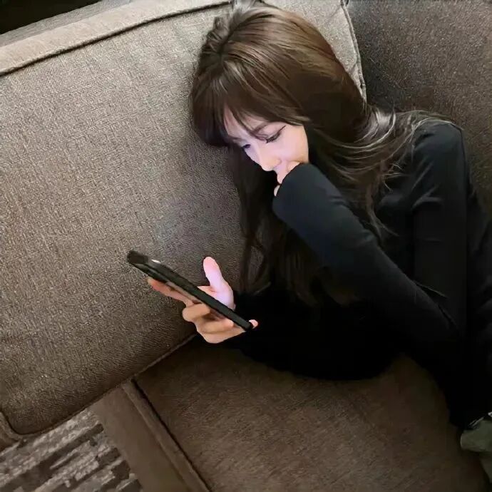 躺着侧脸小众女生头像