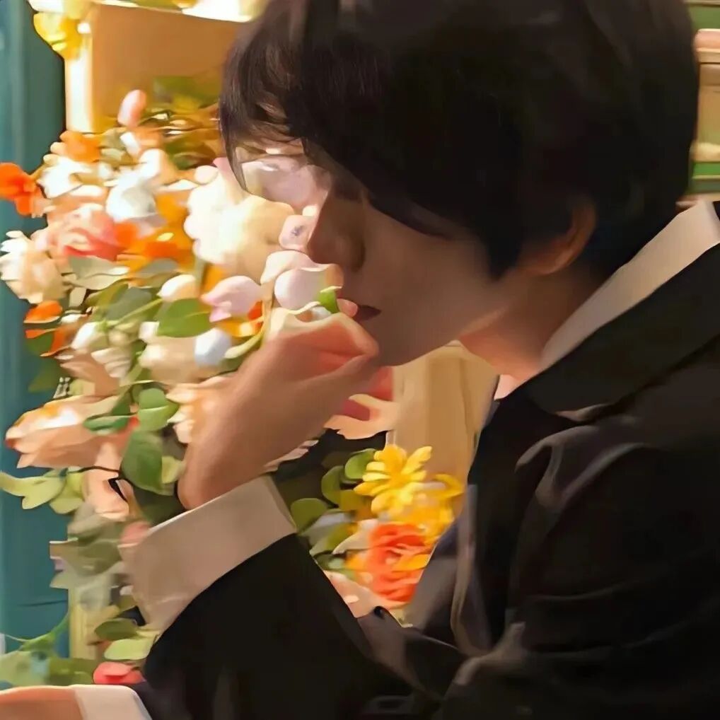 侧脸小众男生头像