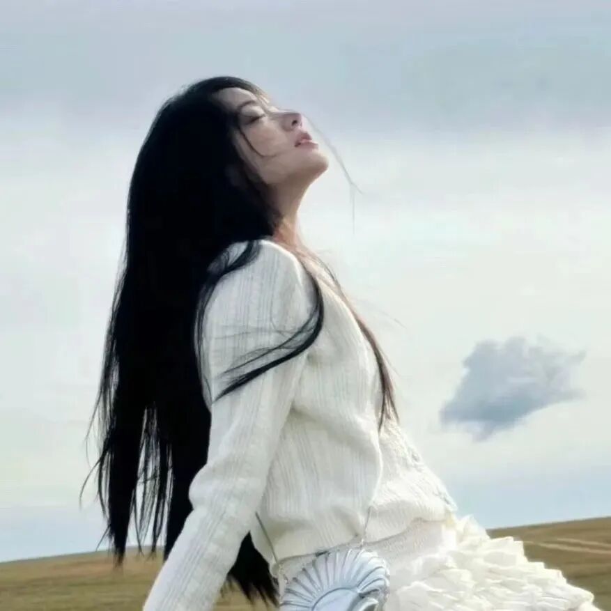 温柔侧脸女生头像