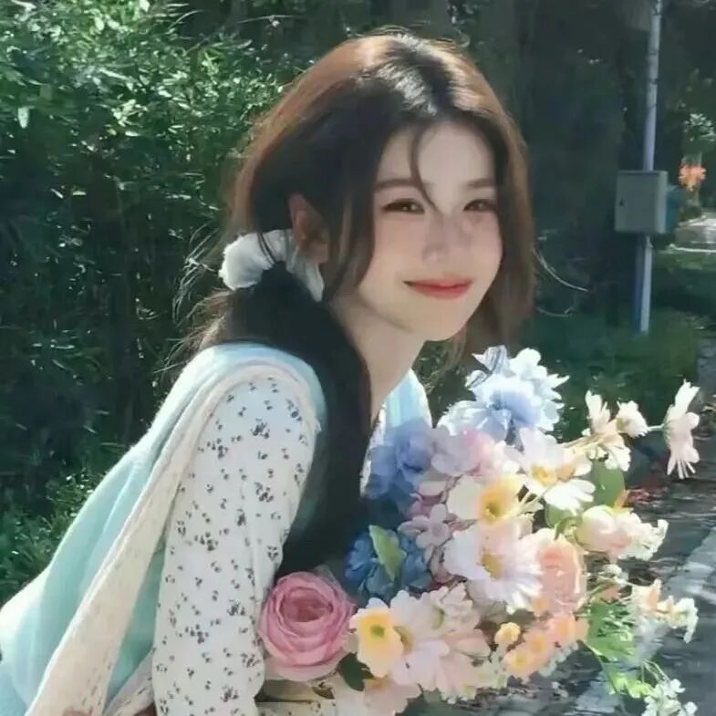鲜花甜妹侧脸女生头像