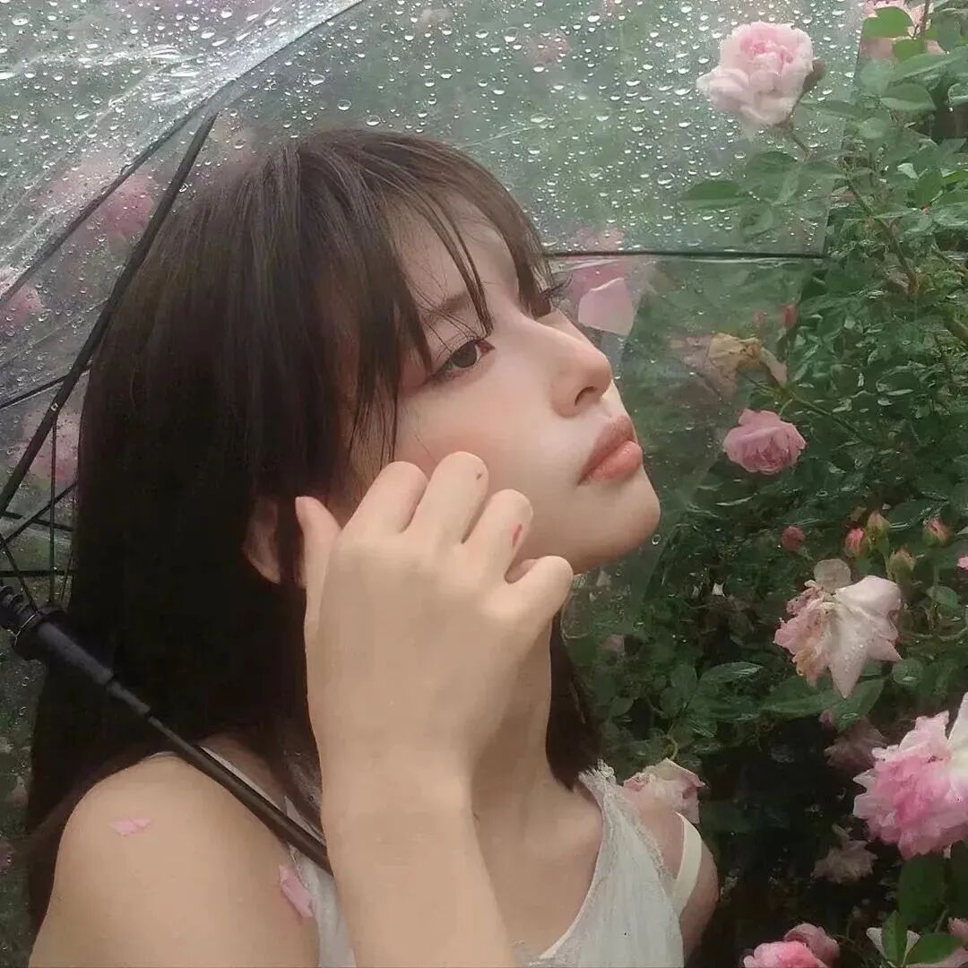 yujichensanaihe雨季撑伞真人情侣头像