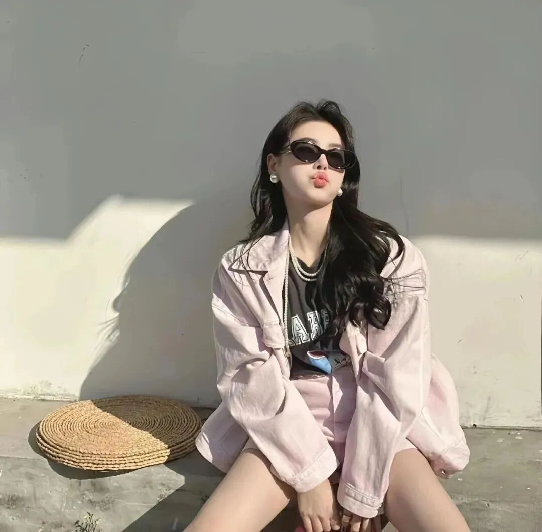 墨镜小众女生头像