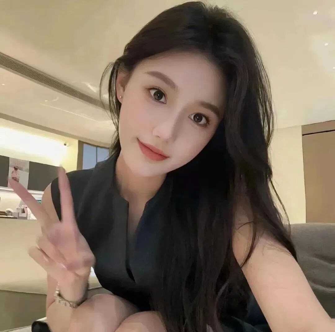 剪刀手温柔女生头像