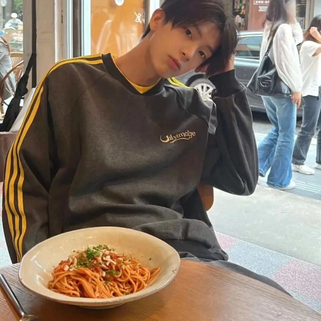 吃饭小众男生头像