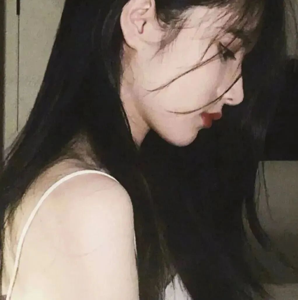 温柔侧脸女生头像
