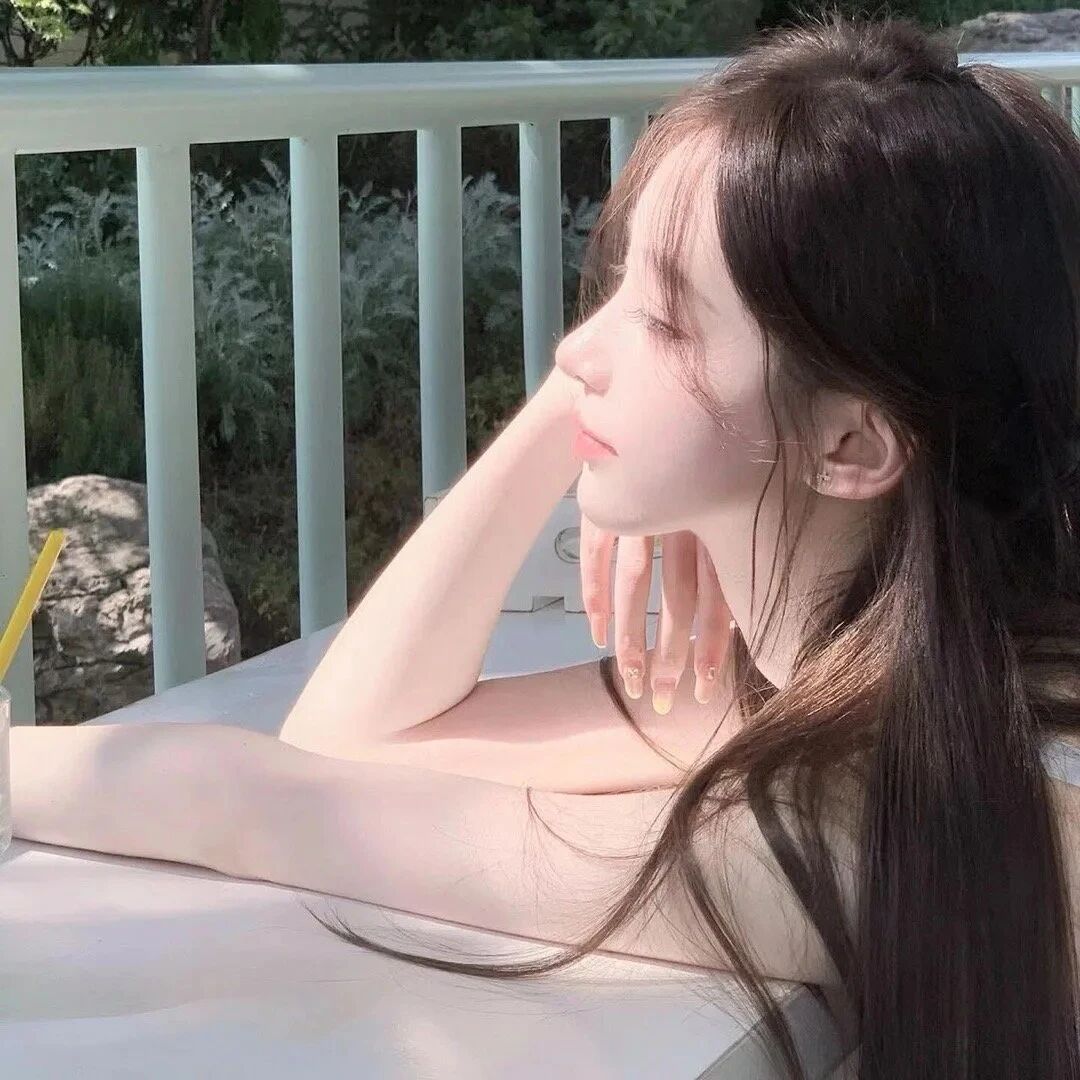 温柔侧脸女生头像