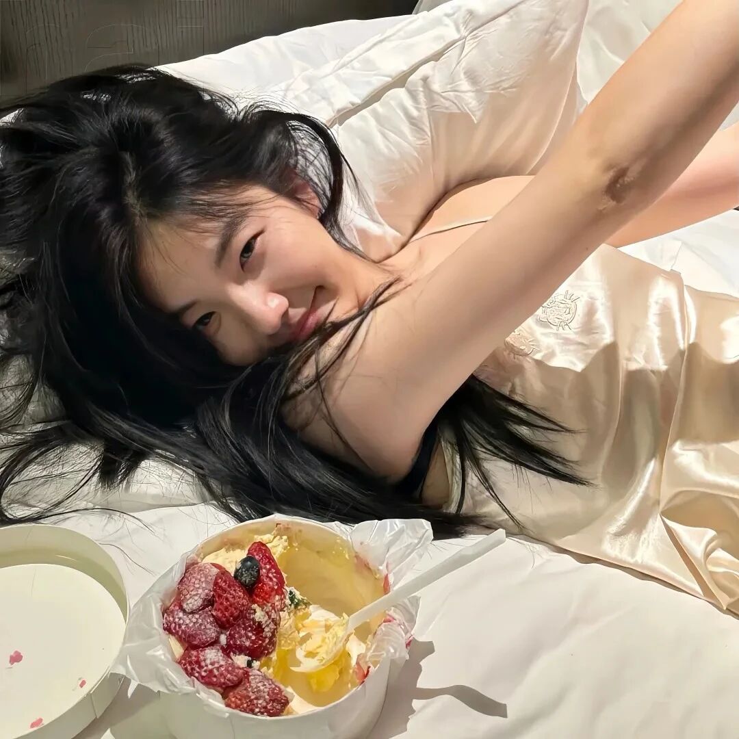 躺着小众女生头像