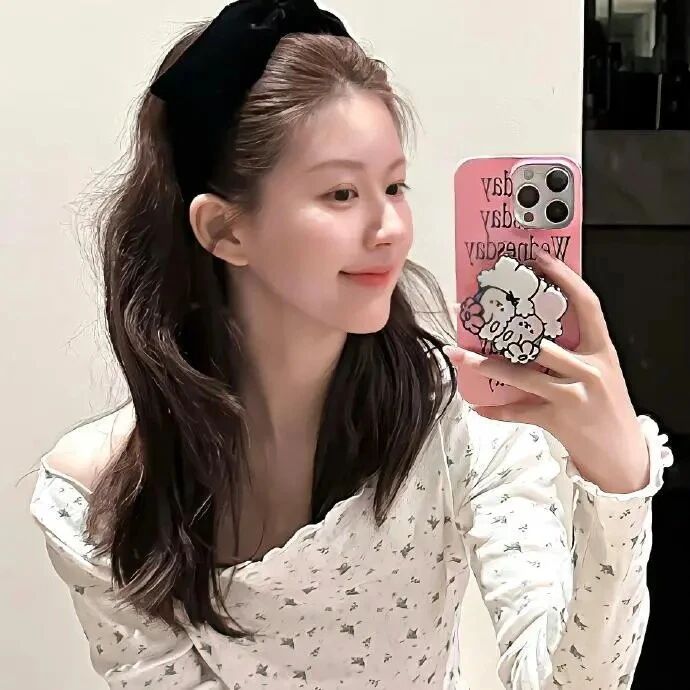 赵露思爱豆自拍手机女生头像