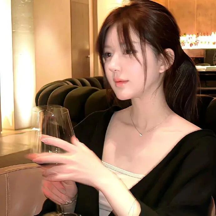 赵露思爱豆喝酒女生头像