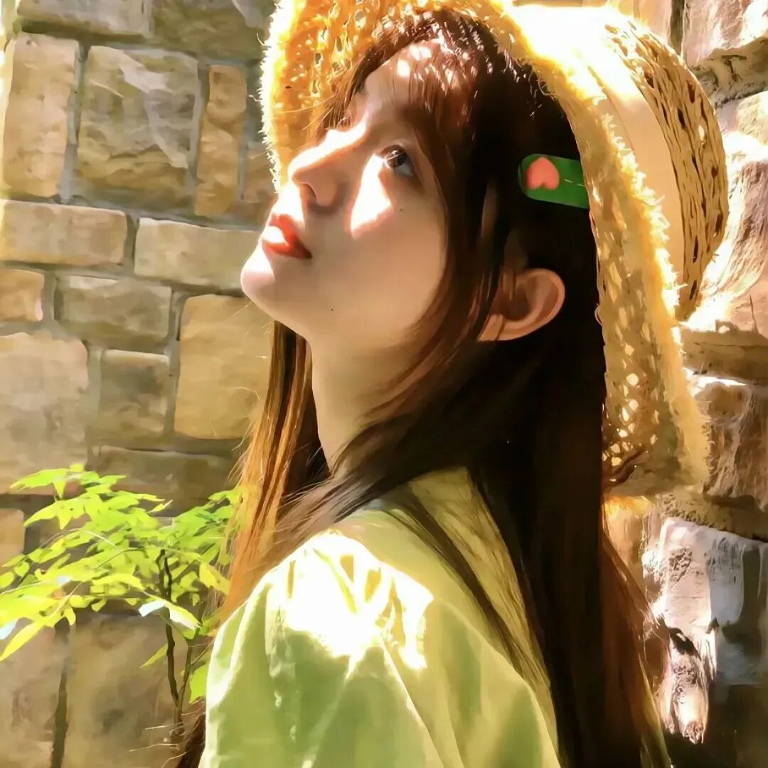 光感侧脸女生头像