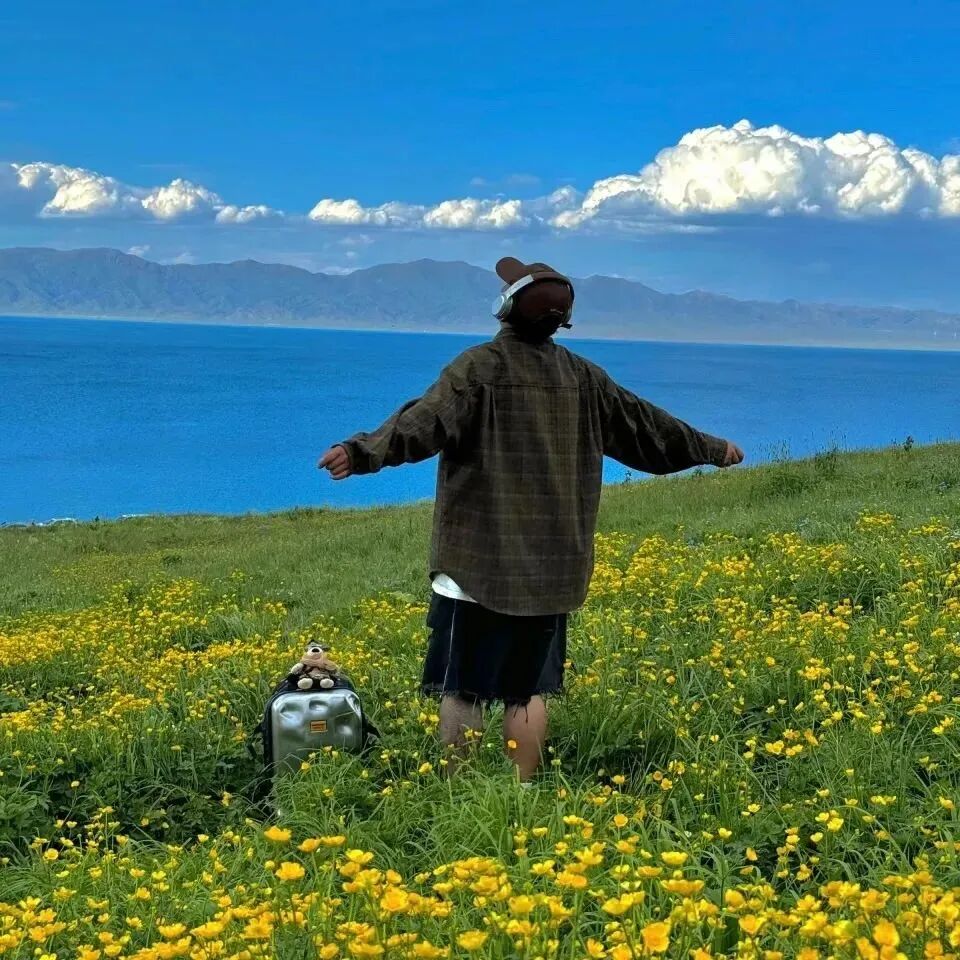 自由感背影不露脸男生头像