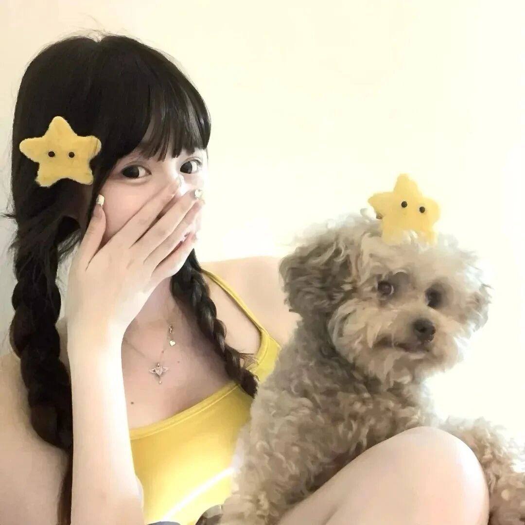 捂嘴纯欲女生头像