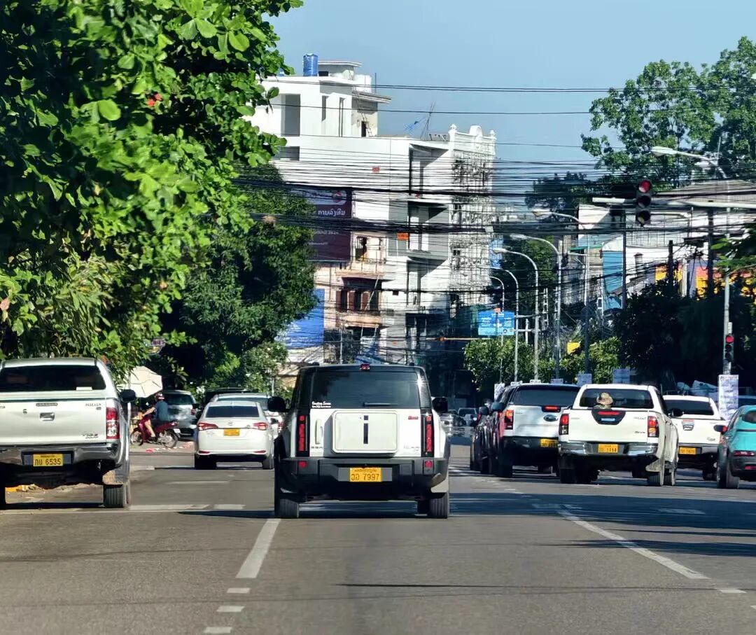 国庆广州直飞老挝往返含税1100+ 琅勃拉邦万象万荣中老铁路游