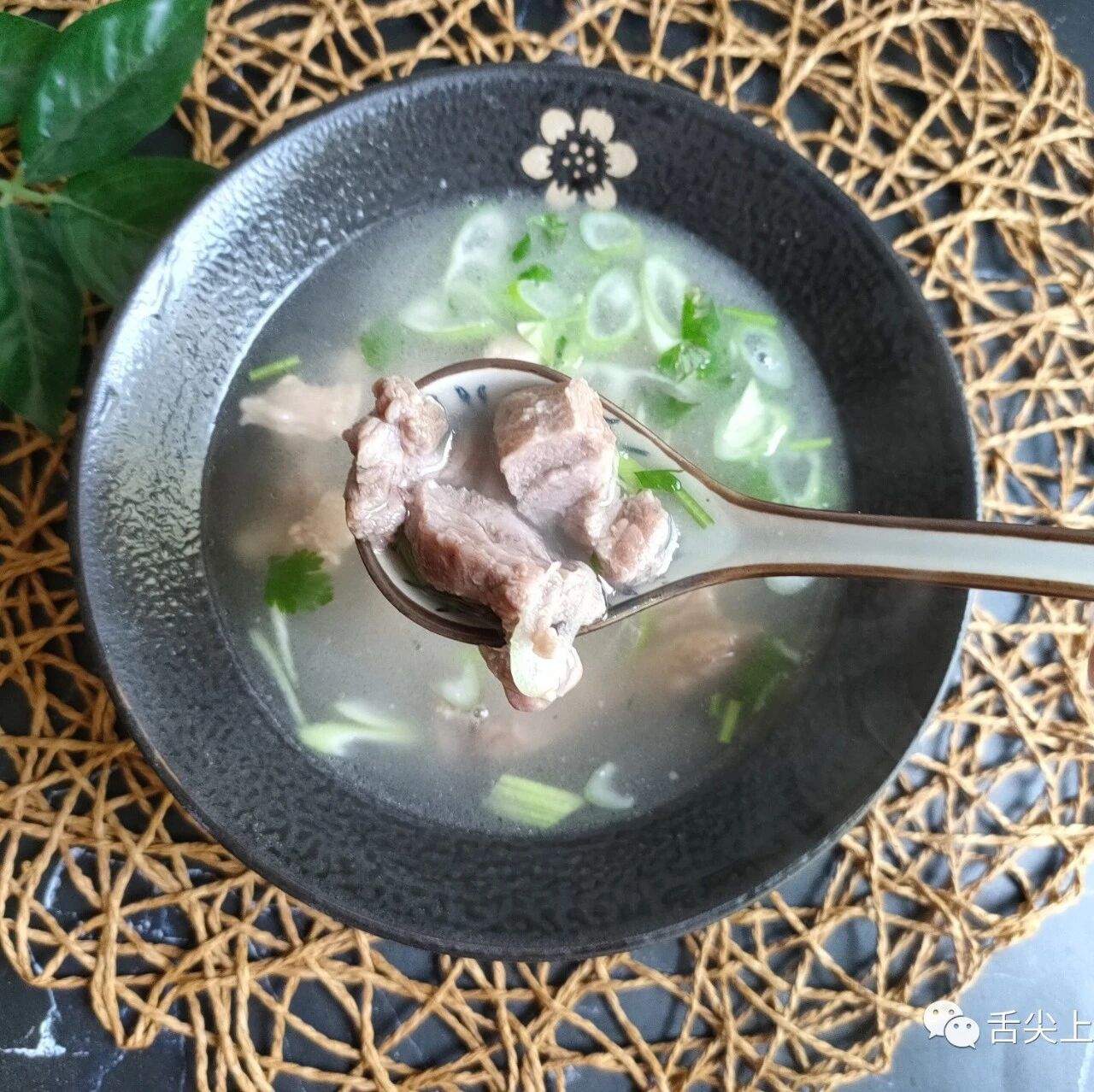 炖羊肉汤，最忌加两味调料，教你正确做法，汤白味鲜无膻味