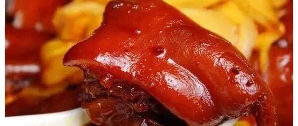 老外说:你们中国食物太难吃了,中国厨师:麻烦你们去掉皮再吃