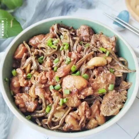 这是我家一周吃8次的家常菜，营养又便宜，趁着秋天要多做几次