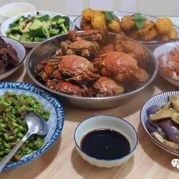 亲戚来家里聚餐，我下厨做了一桌家常菜，便宜合胃口，6人吃嗨了