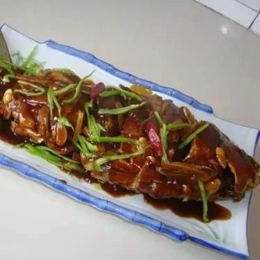 吃鱼也能看出人的“性格”，第一筷子夹这的，大多是聪明人