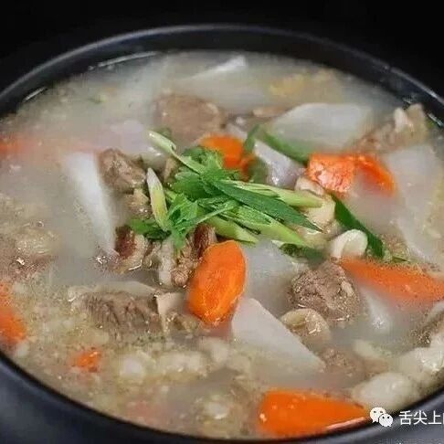 冬天炖羊肉，切记“2不加3诀窍”，羊肉汤奶白色，味道鲜美无膻味