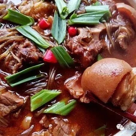 入冬，这两样食材是绝配，炖上一锅，一边吃肉一边嗦粉，太香了