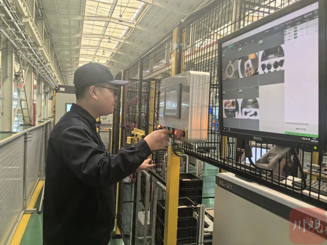 Chengdu rail transit vehicle maintenance robot "doctor" for the first time (picture 2)