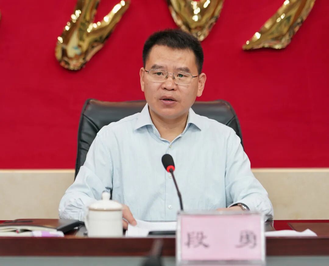 读书班结业式上区委书记段勇作总结为党史学习教育升温加力