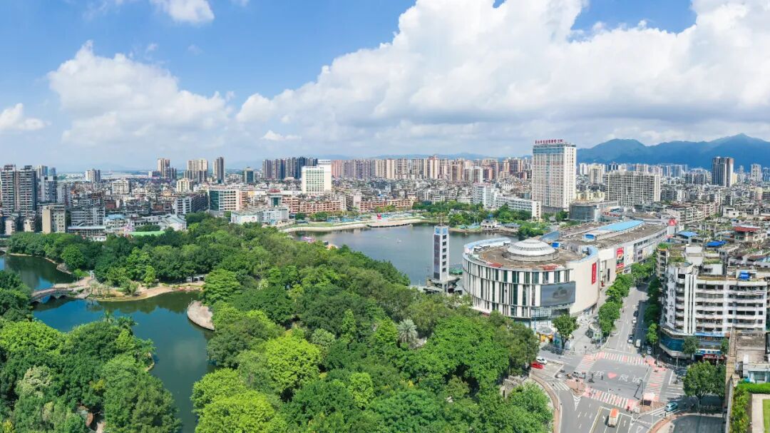 东门塘环湖商圈航拍。清远日报记者 刘淑芳 摄