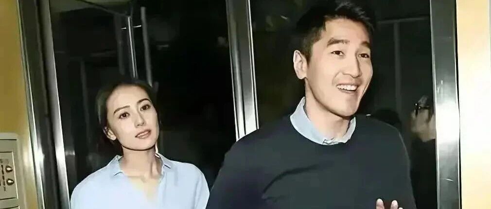 赵又廷参加女儿学校开放日,穿搭与普通人无异,不满意女儿的颜值