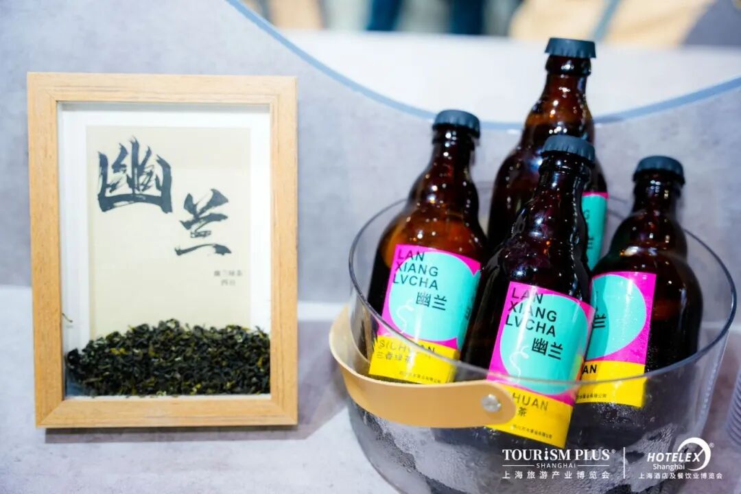比如桔品茶业针对本次展会,带来了轻乳茶,鲜果茶等热点品类的茶叶解决