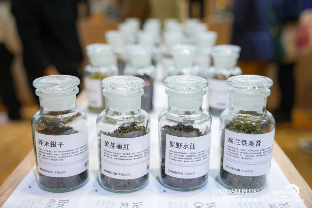 比如桔品茶业针对本次展会,带来了轻乳茶,鲜果茶等热点品类的茶叶解决