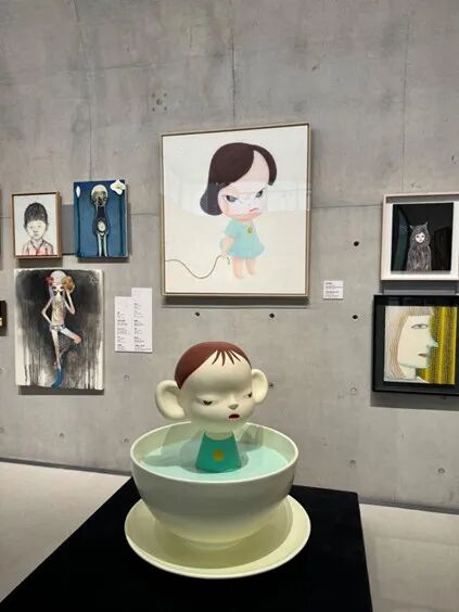 保利香港拍卖丨奈良美智坐观梦幻现实的茶杯小孩