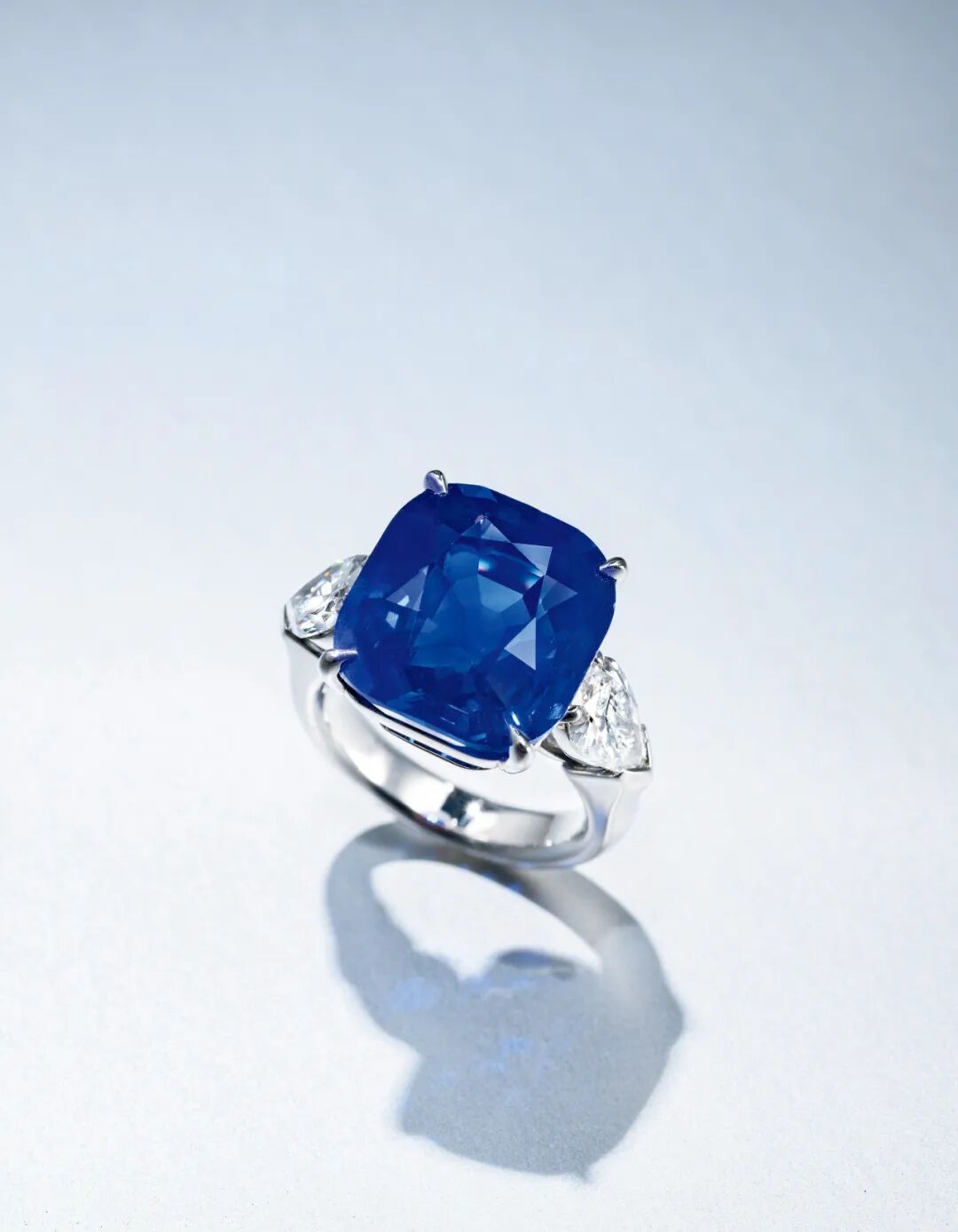 「皇家蓝」蓝宝石配钻石戒指,未经加热附ssef,gübelin及grs证书估价