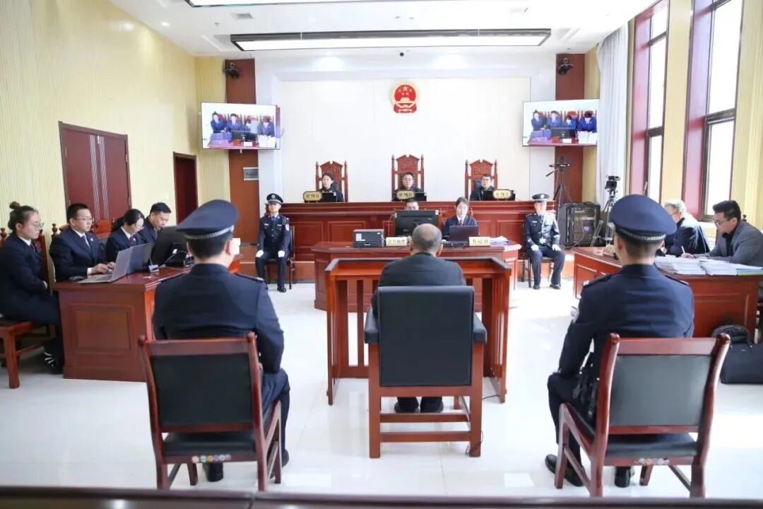 2009年至2021年,被告人郭世杰利用担任漳县县长,岷县县委书记的职务